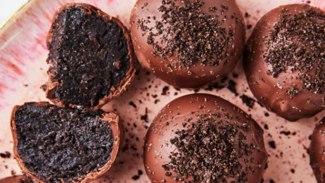 Bola-bola cokelat Oreo.