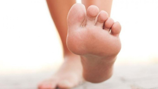 Jalan tanpa alas kaki.