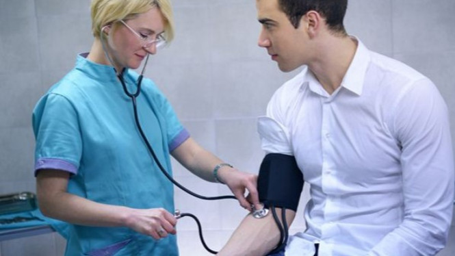 Ilustrasi Mengecek Tekanan Darah