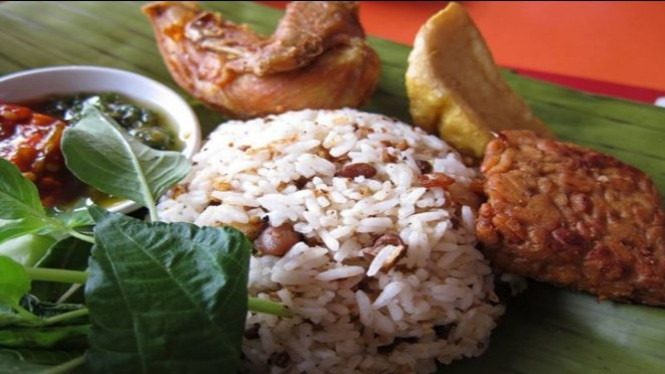 Nasi Tutug Oncom, Tasikmalaya.