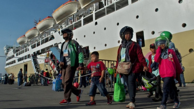 Mudik dengan kapal laut - Antara