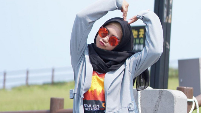 Instagram @riaricis1795