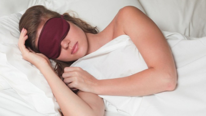 Ilustrasi wanita sedang tidur.