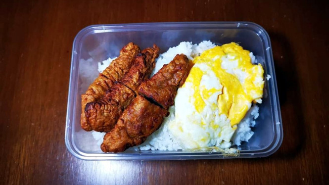 Nasi telur dan kikiam