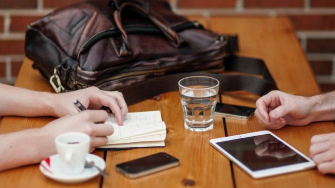 Tips Menggunakan Gadget Saat Traveling