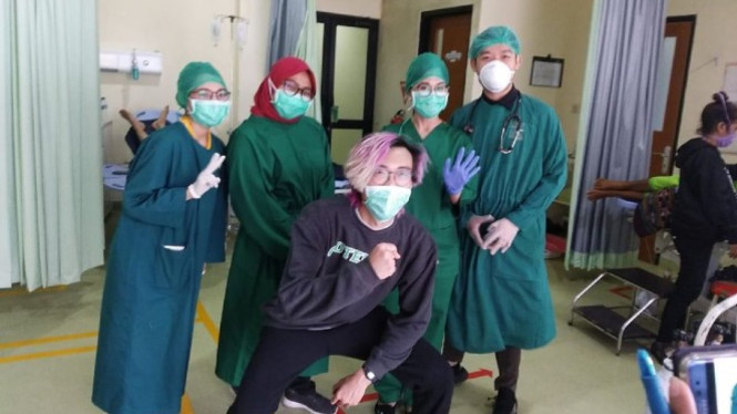 https://www.instagram.com/dr.tirta/