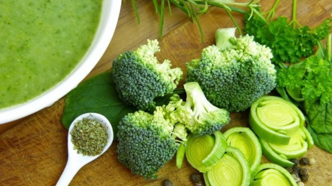 https://pixabay.com/photos/soup-vegetables-broccoli-leek-2897649/