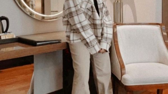 OOTD Kemeja Flanel Jadi Outer yang Bikin Kamu Semakin Stylish