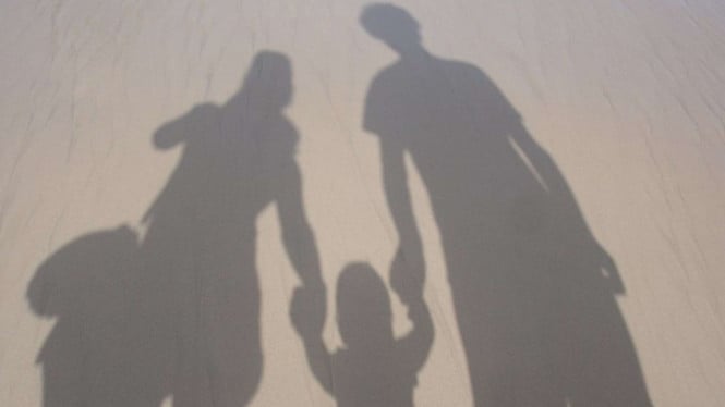 Ilustrasi mengasuh anak