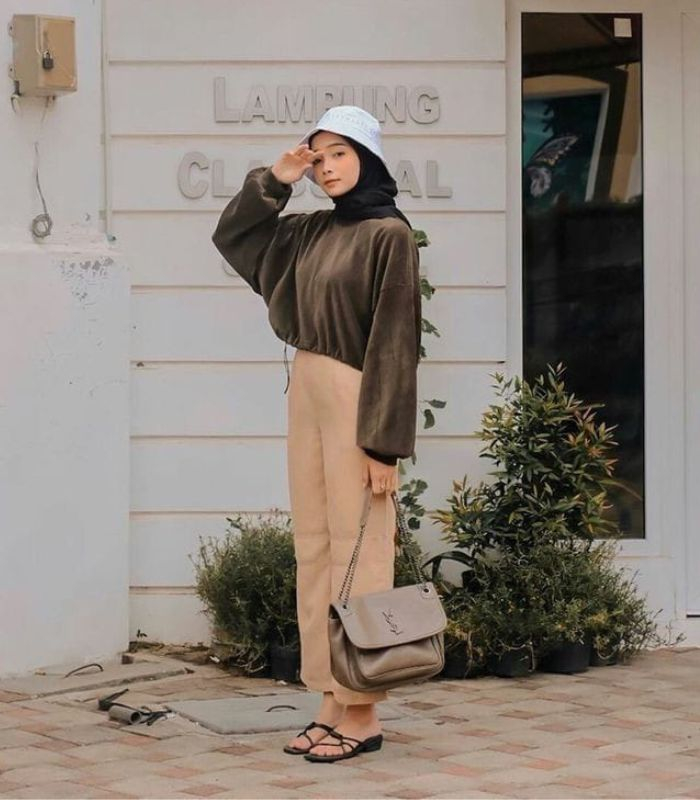 10 Inspirasi Ootd Gaya Hijab Pakai Topi Bikin Tampilan Kekinian Halaman 2 4508