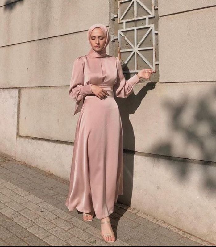 9 Ide Model Dress Bridesmaid Berbahan Satin Untuk Wanita Berhijab ...