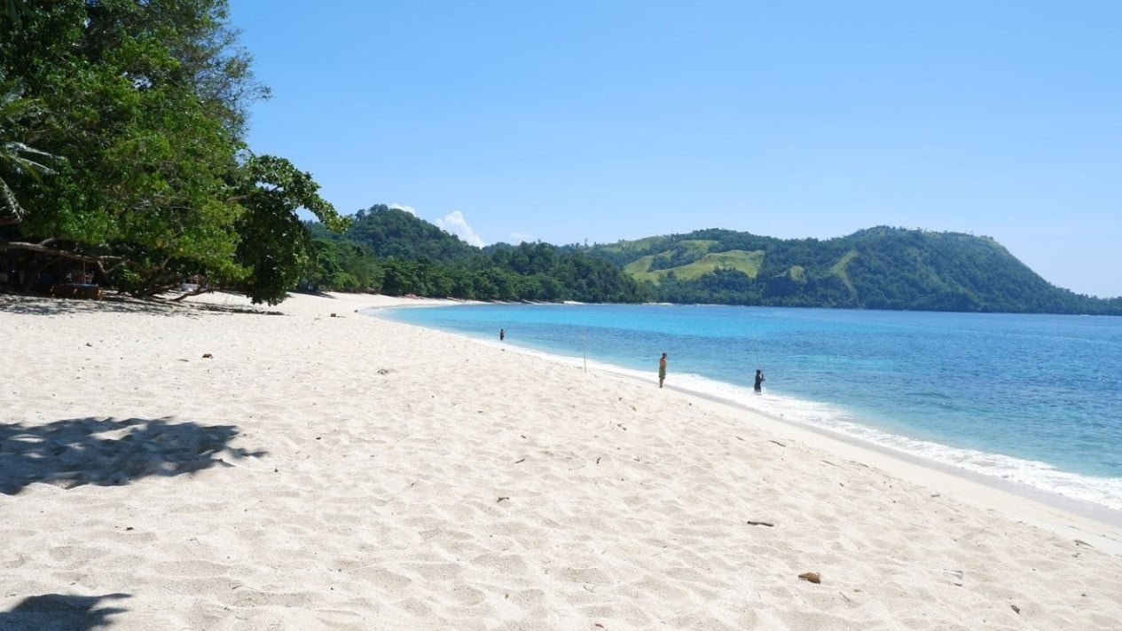 Pantai Paal Likupang, Pantai Eksotis yang Jadi Spot Healing Favorit di  Sulawesi Utara