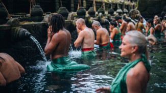 Melukat, Antara Penyucian Diri, Tren Healing, dan Warisan Budaya Bali