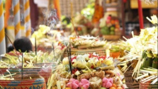 Keindahan dan Makna Banten Bali, Persembahan Suci dalam Tradisi Hindu