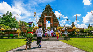 Pesona Melasti! Melihat lebih Dekat Tradisi Unik Khas Bali