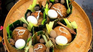 Memaknai Daksina Sebagai Bagian Dari Banten Banten Upacara di Bali