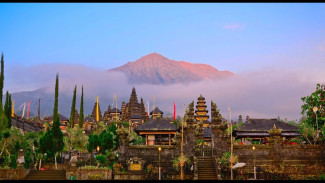 Pura Besakih, Keagungan Spiritual di Lereng Gunung Agung