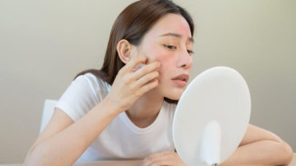 5 Kebiasaan Sehari-Hari yang Diam-Diam Bisa Merusak Kulitmu