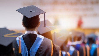 Wisuda Menjadi Topik Media Sosial, Inilah Esensi Sebenarnya Dibalik Kemeriahan Wisuda