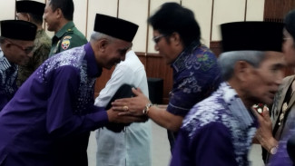 Wagub Giri Prasta Lepas Jemaah Haji dari Bali,   698 Orang Akan Berangkat dari Embarkasi Surabaya