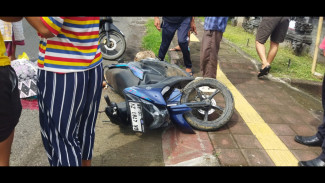 Tergilas Truk, Pemotor Meninggal Ditempat