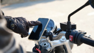 Efek Penggunaan Phone Holder untuk Handphone, Manfaat dan Risikonya