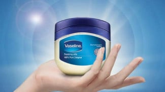 Wajib Punya Sih! Vaseline Repairing Jelly, Produk Yang Punya BanyakManfaat! Nomor 2 Gak Nyangka Banget!