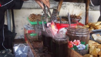 Menikmati Kopi Jos yang Unik