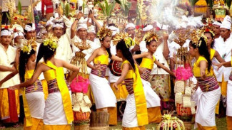 Tradisi Ini Tak Lekang Zaman , Dari Balita Hingga Lansia Tetap Ikut Melestarikan!