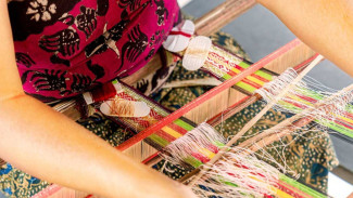 Rahasia Tenun Bali yang Hanya Dibuat oleh Perempuan Tertentu