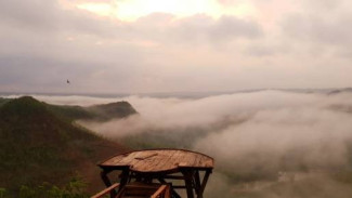 Menyambut Mentari dari Atas Awan di Jogja