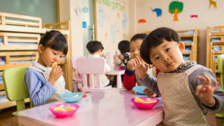 Stop Asal Kasih Makan Anak! Begini Cara Aman dan Bergizi ala dr. Yoga