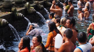 Melukat untuk Mental Health, Tradisi Penyucian Jiwa Warga Urban Bali