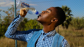 Mau Langsing? Coba Trik Minum Air Dingin Ala Dokter Harvard Ini