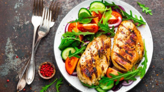 7 Cara Bikin Dada Ayam Tetap Lembut, Ga Kering Pas Dimakan