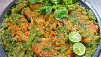 Menu Diet Murah, Tempe Penyet Cabe Ijo Tinggi Protein Cuma 10 Ribu!