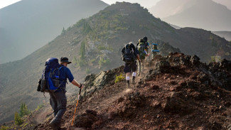 Mau Naik Gunung? Wajib Siapkan Fisik dan Pola Makan, Ini Panduan Ahli!