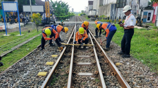 KAI Daop 9 Jember Siaga Cuaca Ekstrem, Pastikan Jalur Rel Aman dari Longsor dan Banjir