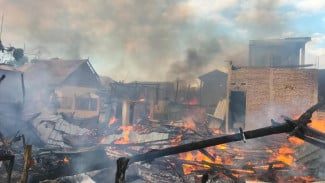 Gara-gara Cas HP, 14 Rumah di Bima Terbakar