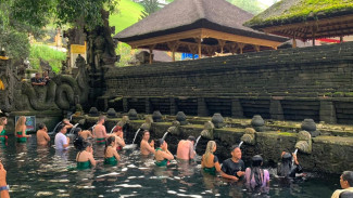Fakta di Balik Pura Tirta Empul, Tempat Melukat Paling Populer di Bali