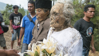 Tradisi Aneh Tapi Nyata di Indonesia yang Bikin Wisatawan Takjub