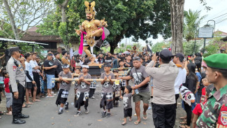 Polsek Selaparang Amankan Pawai dan Lomba Ogoh-Ogoh Mini di Karang Medain
