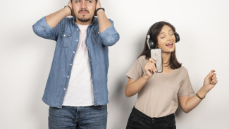 Mengapa Beberapa Lagu Justru Bikin Sulit Mikir? Pahami Efeknya pada Otak