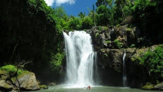 Sensasi Pesona Tersembunyi Air Terjun Tegenungan di Bali