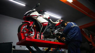 Jangan Tunggu Mesin Rusak! Ini Panduan Lengkap Ganti Oli Motor