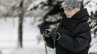 Jangan Salah Beli, Ini Beda Tongkat Nordic Walking dan Tongkat Hiking Biasa