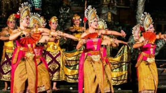 Harmoni Tari Janger yang Ceria dan Sarat Makna Tradisi