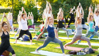 Apakah Yoga Bisa Membakar Lemak Seperti Kardio?