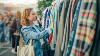 8 Tips Membeli Thrift Berkualitas Agar Tidak Zonk