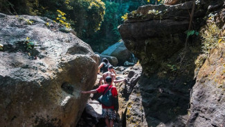 Surga Tersembunyi di Hidden Canyon Bali Beji Guwang